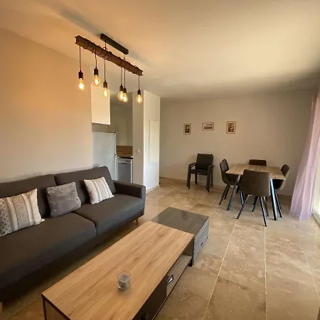 : 3 Pieces, 4 Couchages, Piscine, Calme, Proche Commerces Et Aqualand - Fr-1-226-476 Apartman