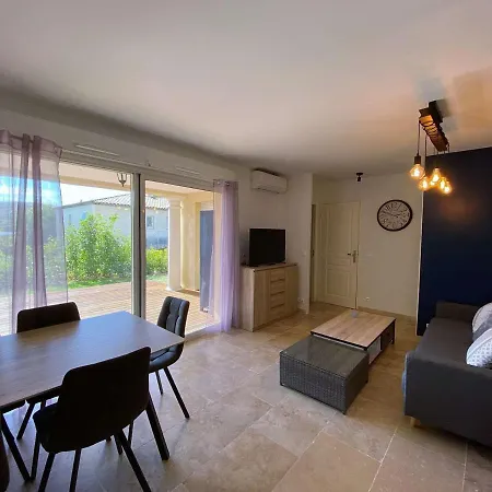 : 3 Pieces, 4 Couchages, Piscine, Calme, Proche Commerces Et Aqualand - Fr-1-226-476 *